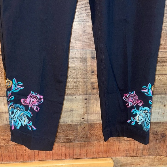 Slim-Sations by Multiples embroidered pants - Picture 2 of 5